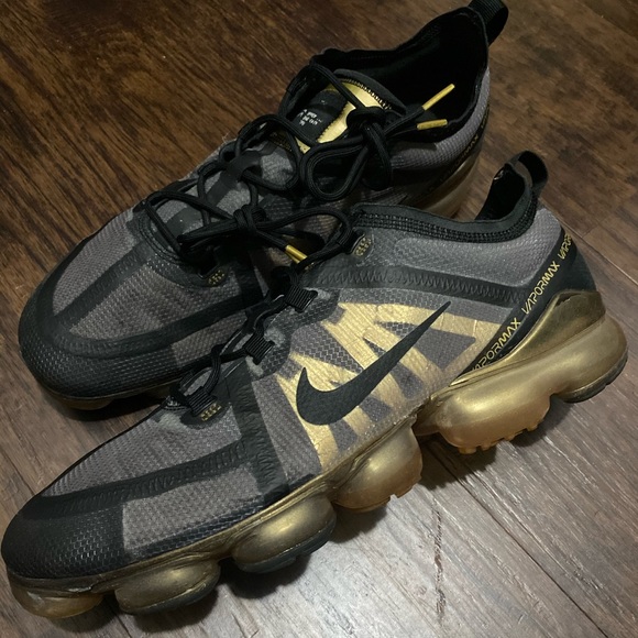 vapormax 2019 black gold